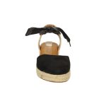 Elöl zárt, szalagos fekete színű balerina