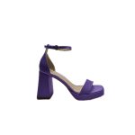 Elöl nyitott, kockasarkú lila szatén szandál