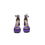 Elöl nyitott, kockasarkú lila szatén szandál