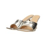 Elöl nyitott, kockaorrú ezüst papucs