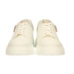 Fehér ecobőr sportcipő sarkán arany betéttel, oldalán cipzárral, memóriahabos belső talprésszel