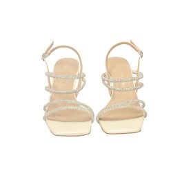   Fehér színű, elöl nyitott kockaorrú szandál, strasszkövekkel díszített pántokkal, valódi bőr talprésszel