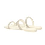 Lapos, fehér színű, kockaorrú ecobőr papucs, strasszos pántokkal