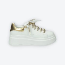   Fehér ecobőr sportcipő, sarok részén arany színű betéttel, arany és fehér színű cipőfűzővel, memóriahabos belső taprésszel