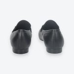 Fekete színű ecobőr mokaszín fém dísszel