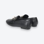 Fekete színű ecobőr mokaszín arany színű dísszel