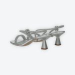 Elöl-hátul nyitott ezüst színű, ecobőr szandál, strasszos keresztpánttal