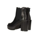 Fekete ecobőr platform bokacsizma, külső és belső oldalán gumírozott, hátul cipzáros