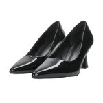 Fekete színű lakk magassarkú