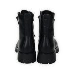 Fekete színű, 7 lyukú ecobőr bakancs, fekete gumitalppal, belső részén cipzárral, fekete és csillogós cipőfűzővel.