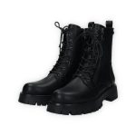 Fekete színű, 7 lyukú ecobőr bakancs, fekete gumitalppal, belső részén cipzárral, oldalán cipzár díszítéssel.