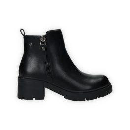   Fekete színű, ecobőr bokacsizma, belső oldalán cipzárral, külső részén cipzár díszítéssel.